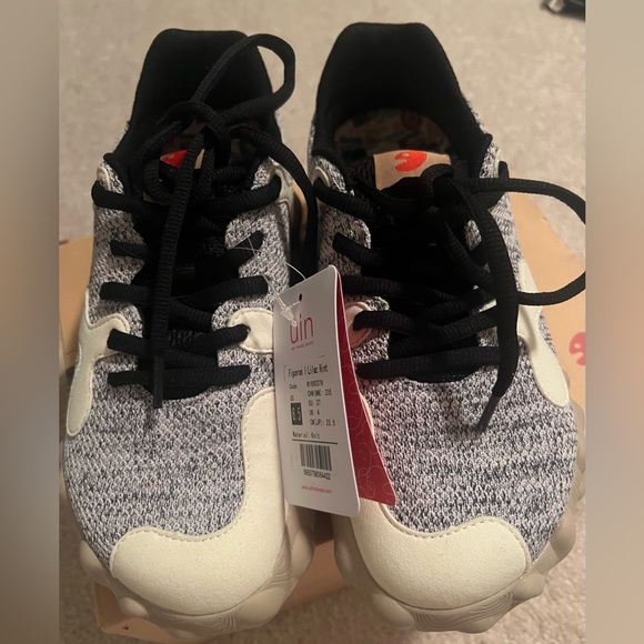 UIN Shoes - NWT Uin shoes size 6.5